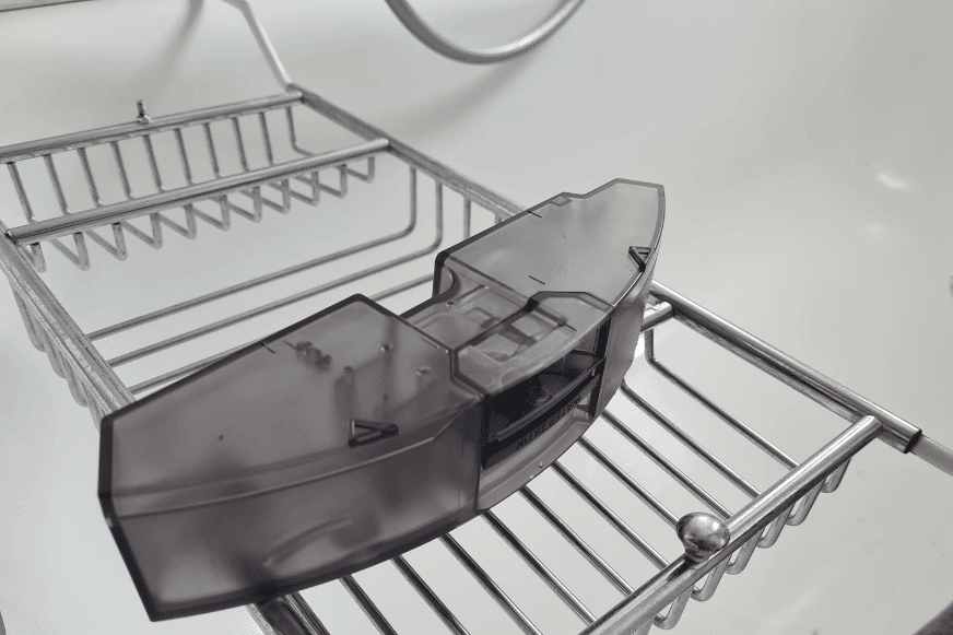 Der Wassertank des Roborock S7 MaxV wird getrocknet